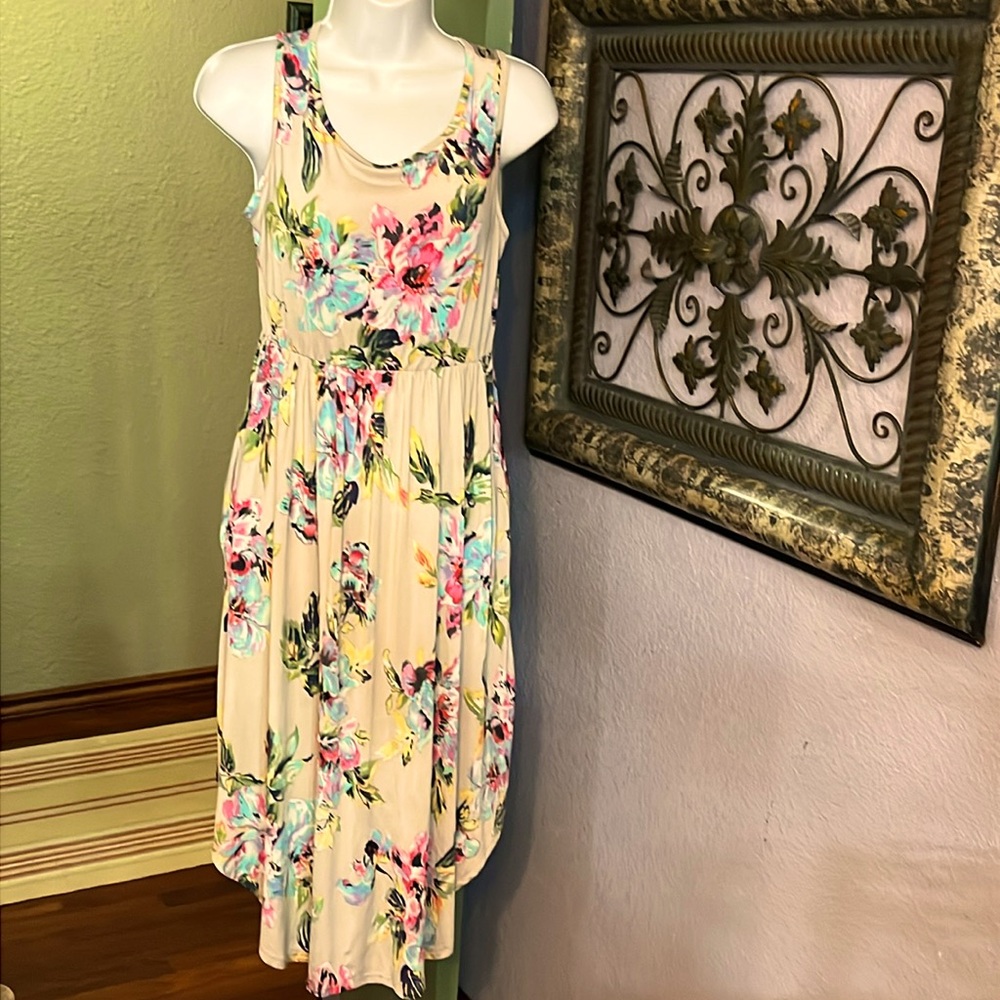 Soo Pretty Heimish USA. Tan Floral multicolor tank dress Sz S💙